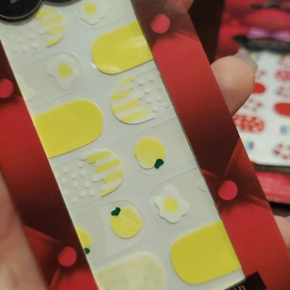 Lot of 4, nail strips - Picture 2 of 6